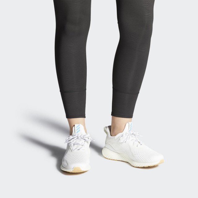 SEPATU LARI ADIDAS Wmns Alphabounce 1 Parley