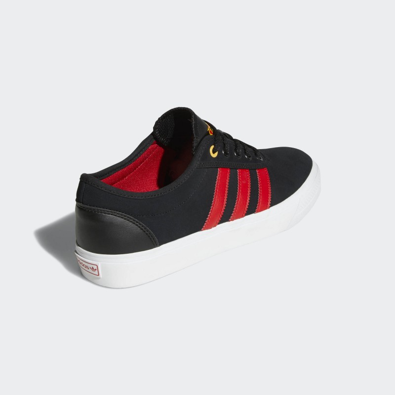 SEPATU SNEAKERS ADIDAS Adiease
