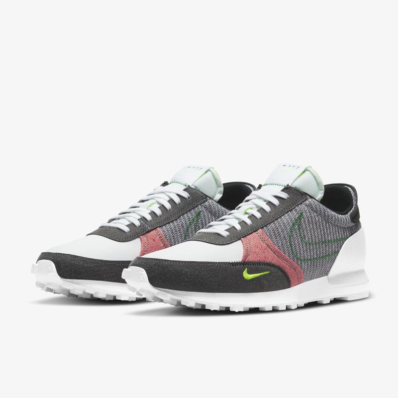 SEPATU SNEAKERS NIKE DayBreak Type