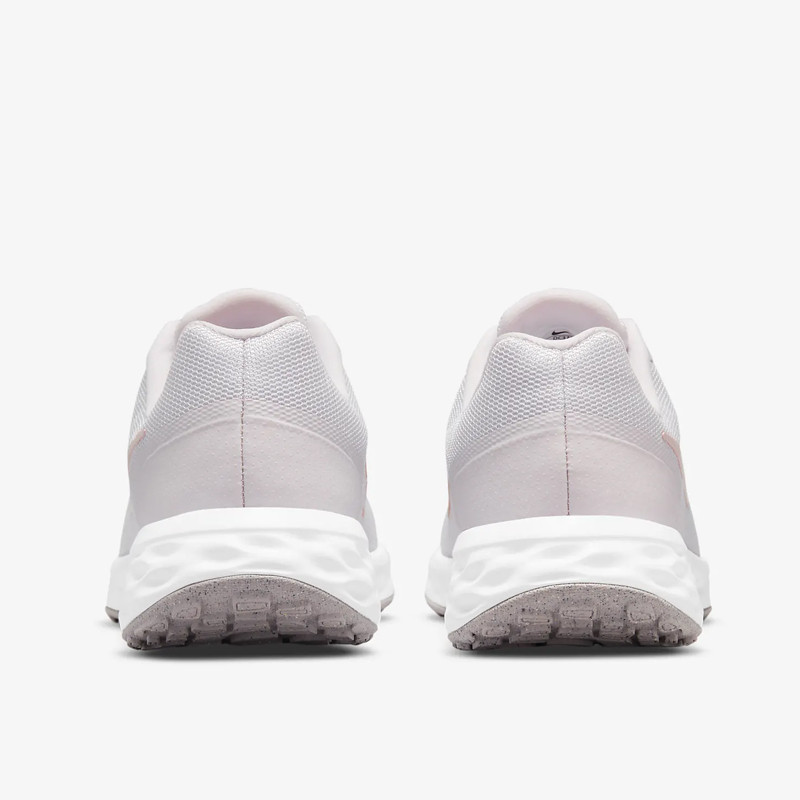 SEPATU LARI NIKE Wmns Revolution 6 Next Nature
