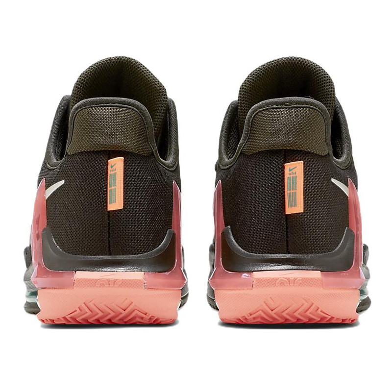 SEPATU BASKET NIKE LeBron Witness 6 EP