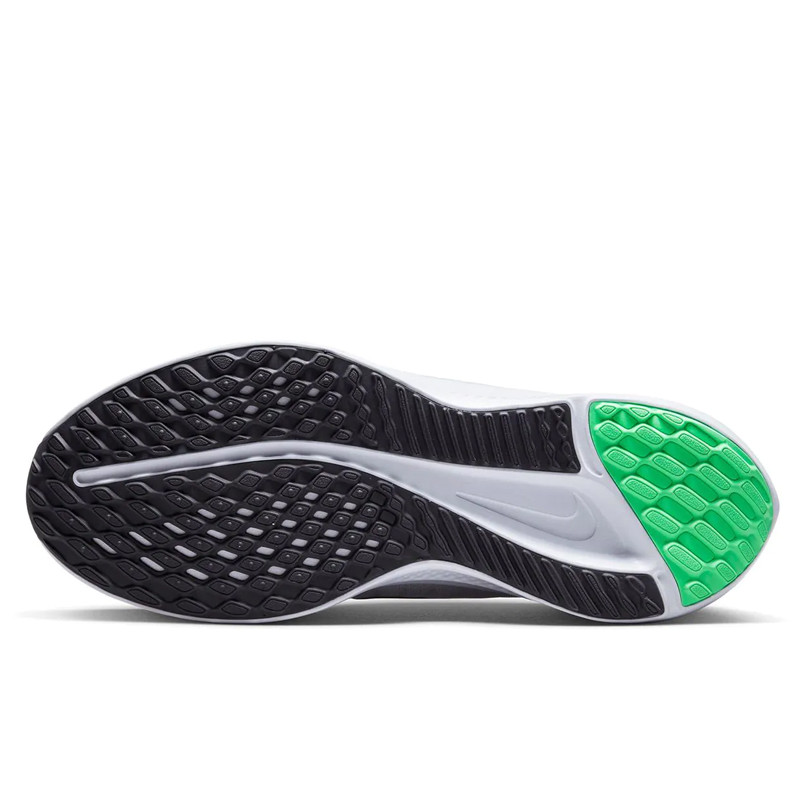 SEPATU LARI NIKE Quest 5