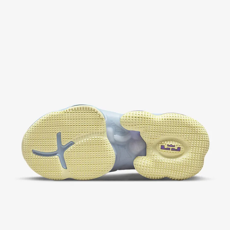 SEPATU BASKET NIKE LeBron 19 GS Easter