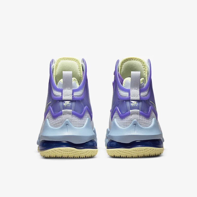 SEPATU BASKET NIKE LeBron 19 GS Easter