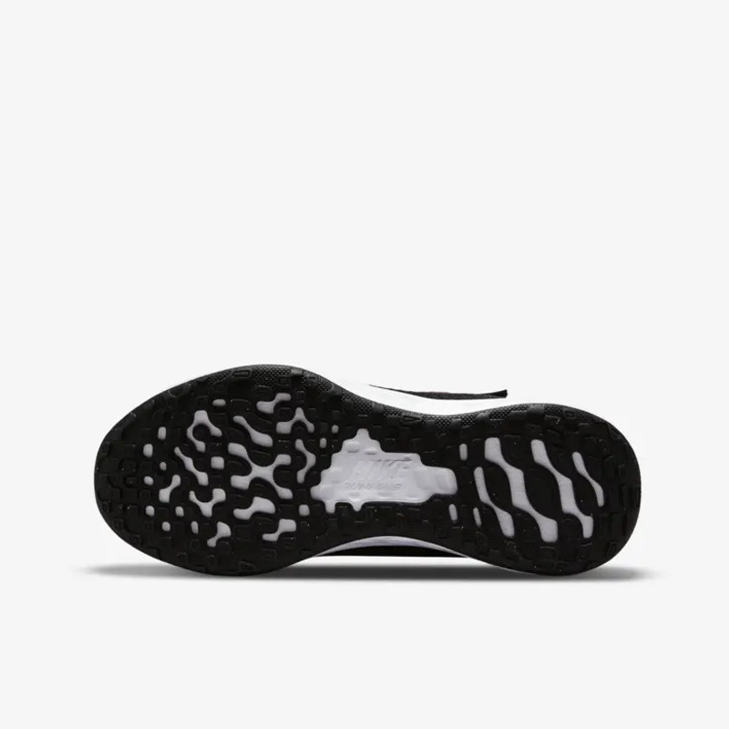 SEPATU SNEAKERS NIKE Revolution 6 SE GS