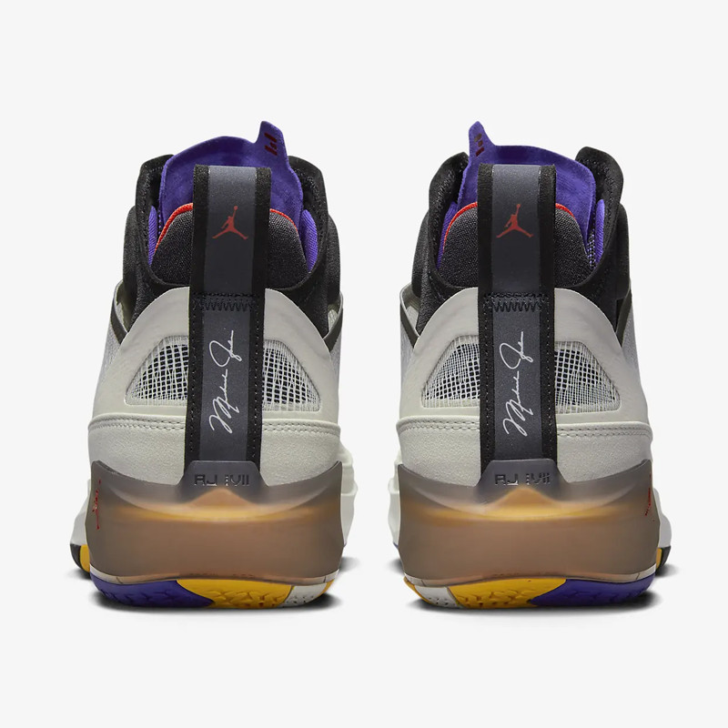 SEPATU BASKET AIR JORDAN AJ 37 PF
