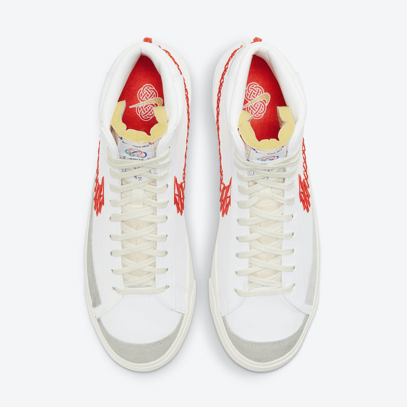 SEPATU SNEAKERS NIKE Blazer Mid &rsquo;77 Vintage