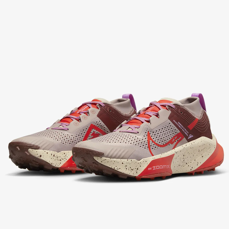 SEPATU TRAIL NIKE Zegama