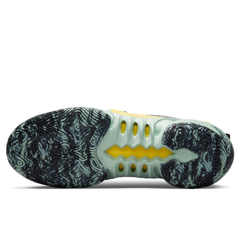 SEPATU BASKET NIKE COSMIC UNITY 2