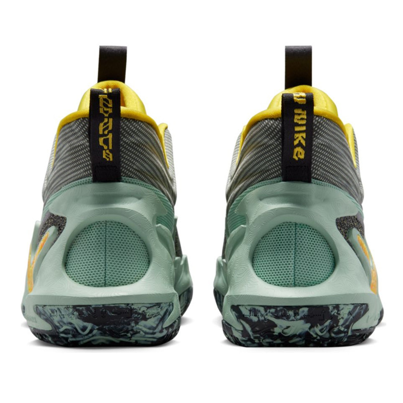 SEPATU BASKET NIKE COSMIC UNITY 2