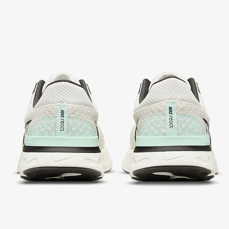 SEPATU LARI NIKE React Infinity Run Flyknit 3