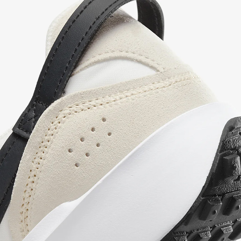 SEPATU SNEAKERS NIKE Wmns Waffle Debut