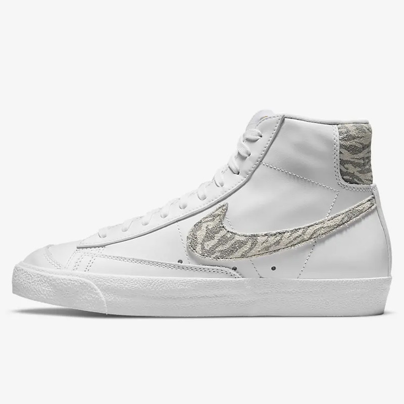 SEPATU SNEAKERS NIKE Wmns Blazer Mid '77 SE Zebra