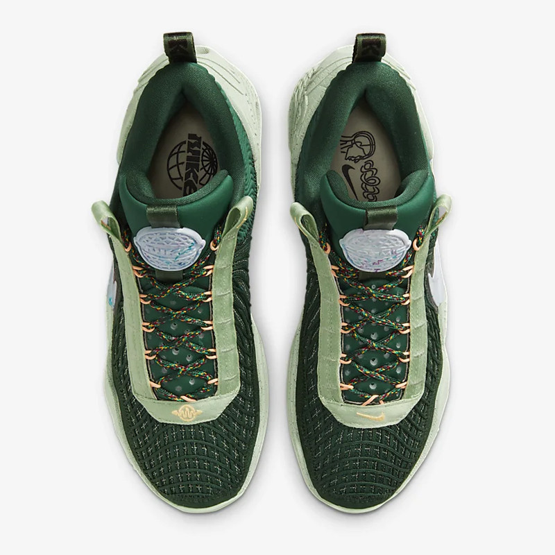SEPATU BASKET NIKE Cosmic Unity