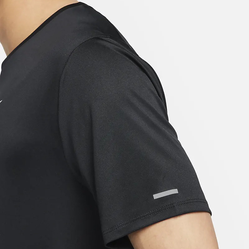 BAJU LARI NIKE Dri-FIT Wild Run Miler Tee