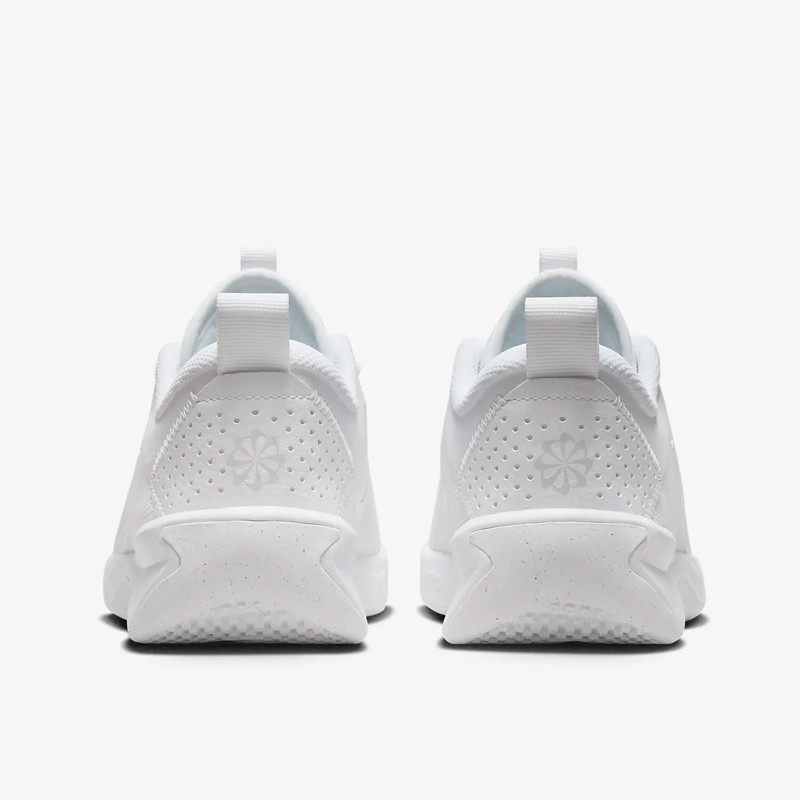 SEPATU BASKET NIKE Omni Multi-Court GS