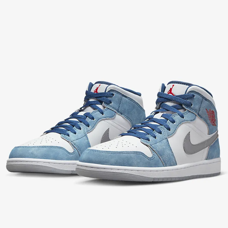 SEPATU SNEAKERS AIR JORDAN AJ 1 Mid SE