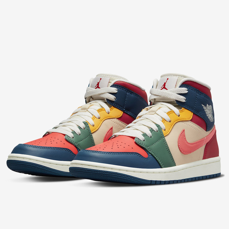 SEPATU SNEAKERS AIR JORDAN Wmns AJ 1 Mid