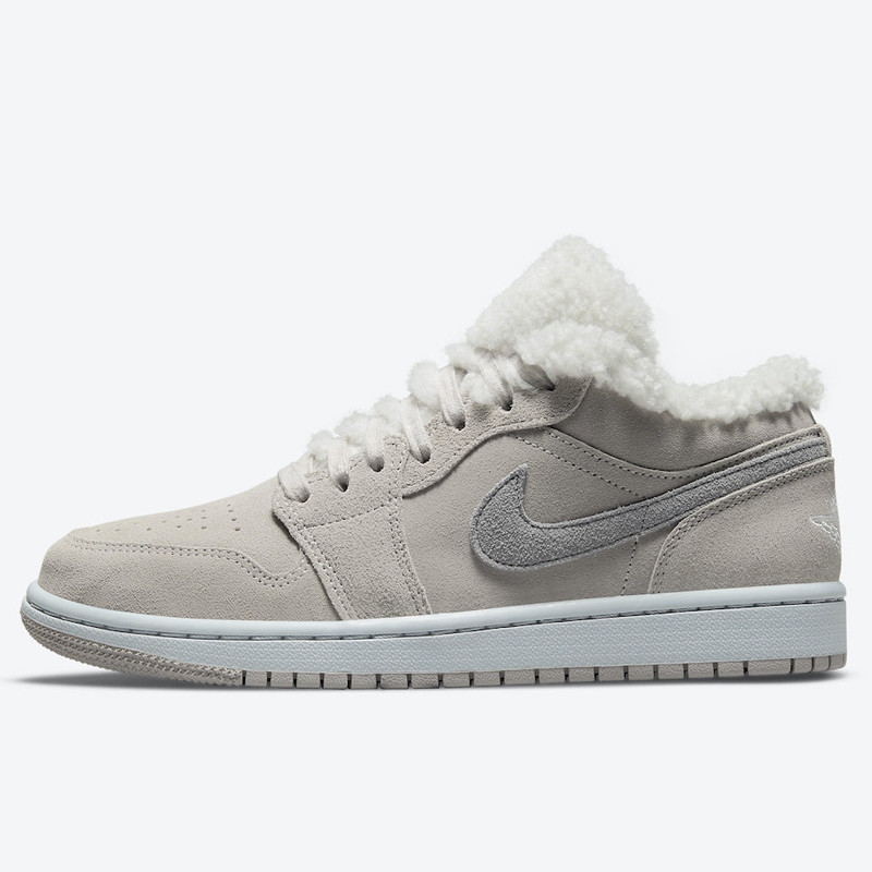 Jual SEPATU SNEAKERS Wanita AIR JORDAN Wmns AJ Low Sherpa Fleece