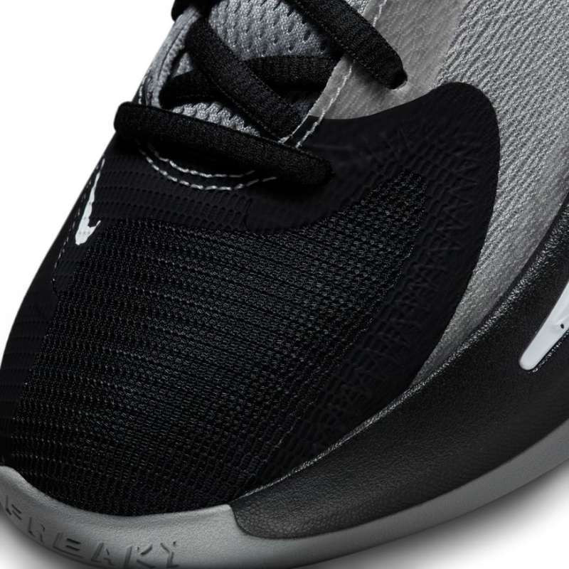 SEPATU BASKET NIKE Zoom Freak 4 GS Cookies & Cream