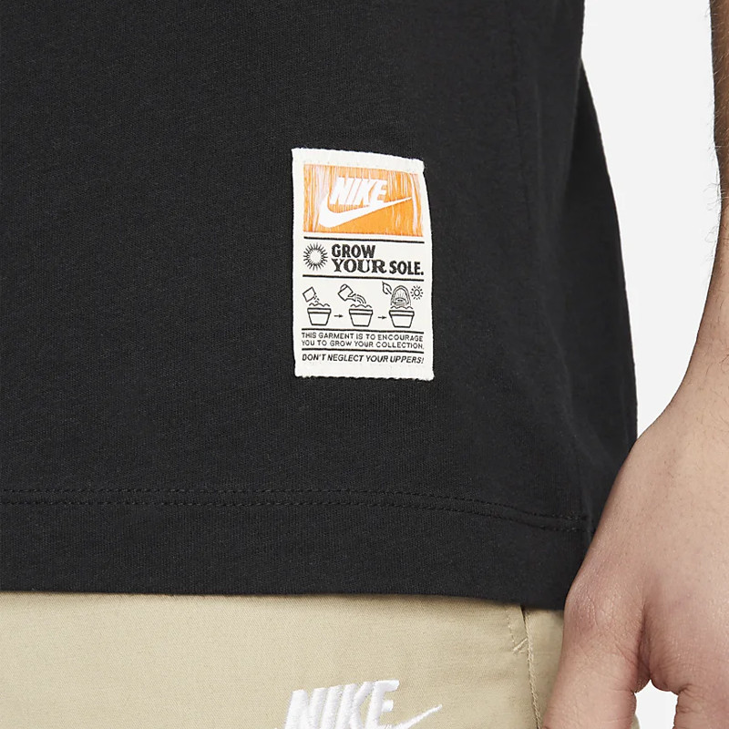 BAJU SNEAKERS NIKE Sportswear Sole Tee