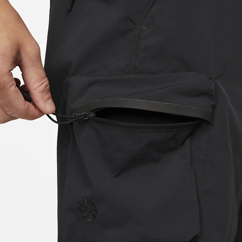 CELANA SNEAKERS NIKE Sportswear Tech Pack Woven Utility Shorts