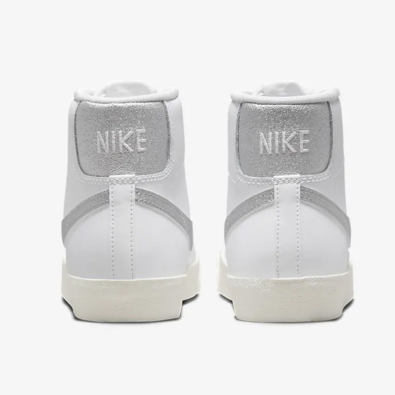 SEPATU SNEAKERS NIKE Wmns Blazer Mid '77 ESS