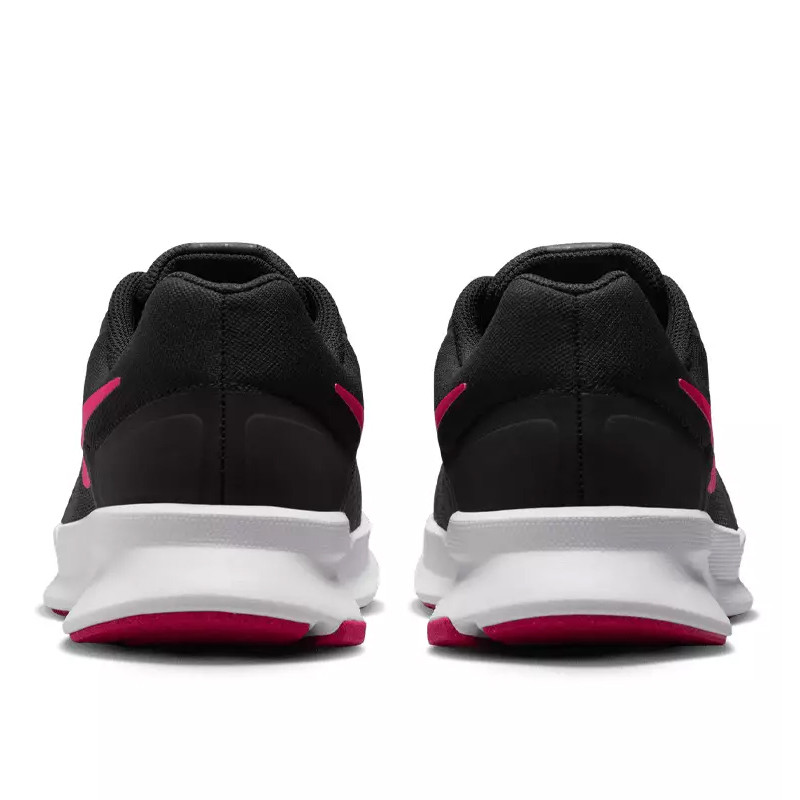 SEPATU LARI NIKE Run Swift 3