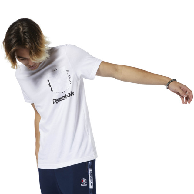 BAJU SNEAKERS REEBOK Classic Front Pocket Tee