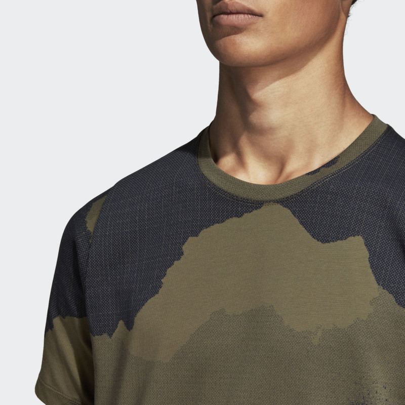 BAJU TRAINING ADIDAS Freelift Tech Camouflage Graphic Tee