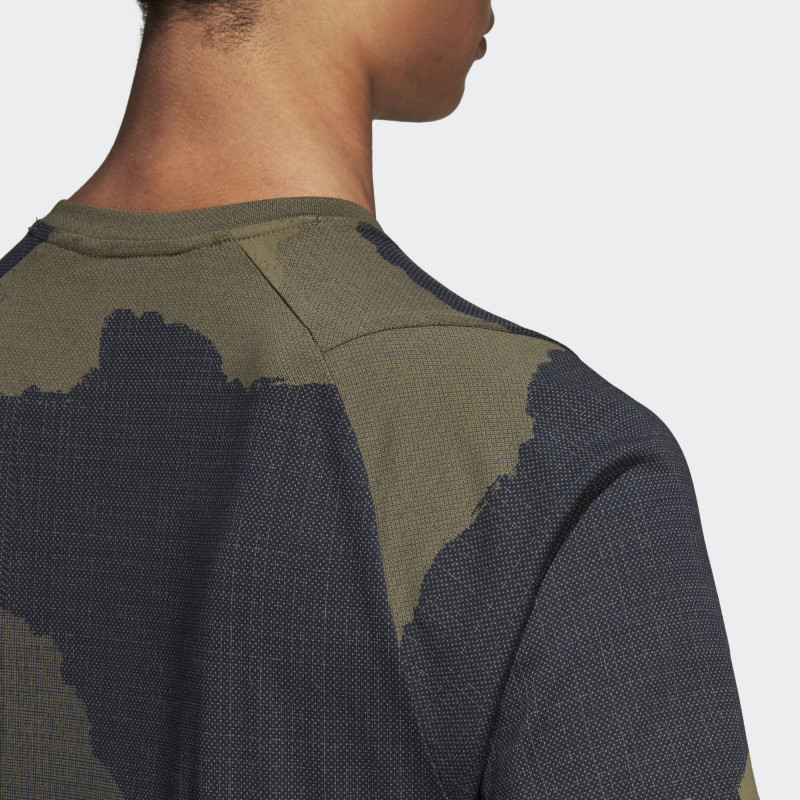 BAJU TRAINING ADIDAS Freelift Tech Camouflage Graphic Tee