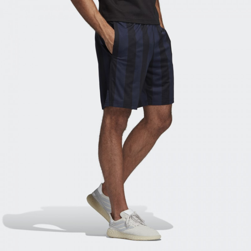CELANA SNEAKERS ADIDAS Originals Stripes Short