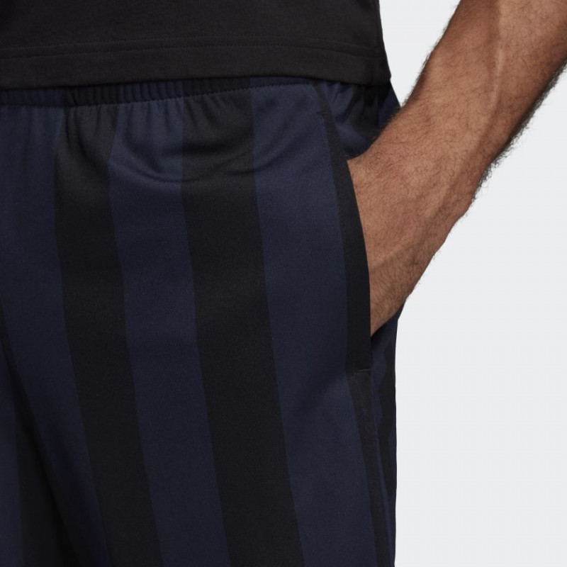 CELANA SNEAKERS ADIDAS Originals Stripes Short