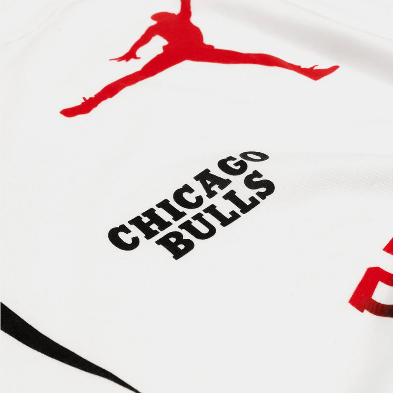 BAJU BASKET AIR JORDAN Chicago Bulls Courtside Statement Edition Tee