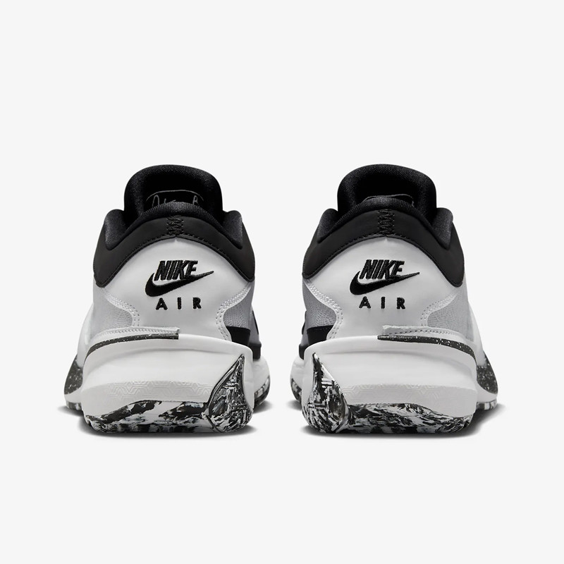 SEPATU BASKET NIKE Zoom Freak 5 EP Oreo