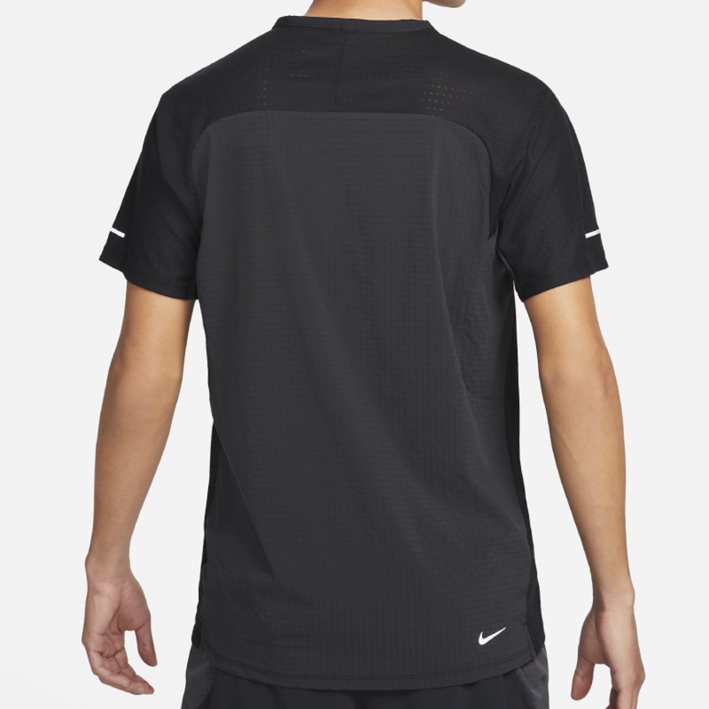 BAJU TRAIL NIKE Dri-FIT Trail Solar Chase Tee