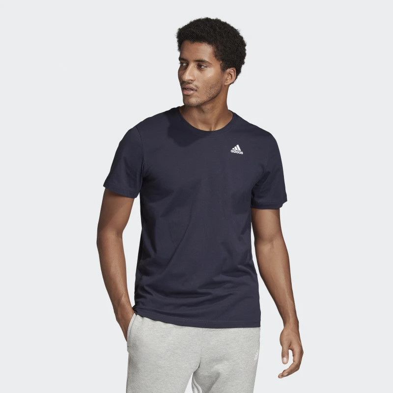 BAJU TRAINING ADIDAS Must Haves Badge of Sport Tee