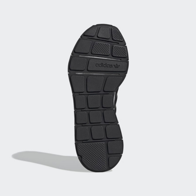 SEPATU SNEAKERS ADIDAS Wmns Swift Run