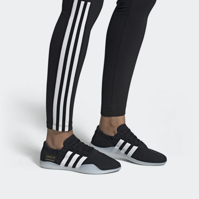 SEPATU TRAINING ADIDAS Wmns Taekwondo Team