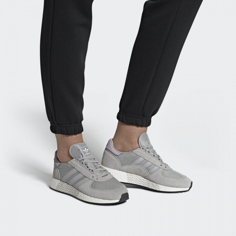 SEPATU SNEAKERS ADIDAS Wmns Marathon Tech