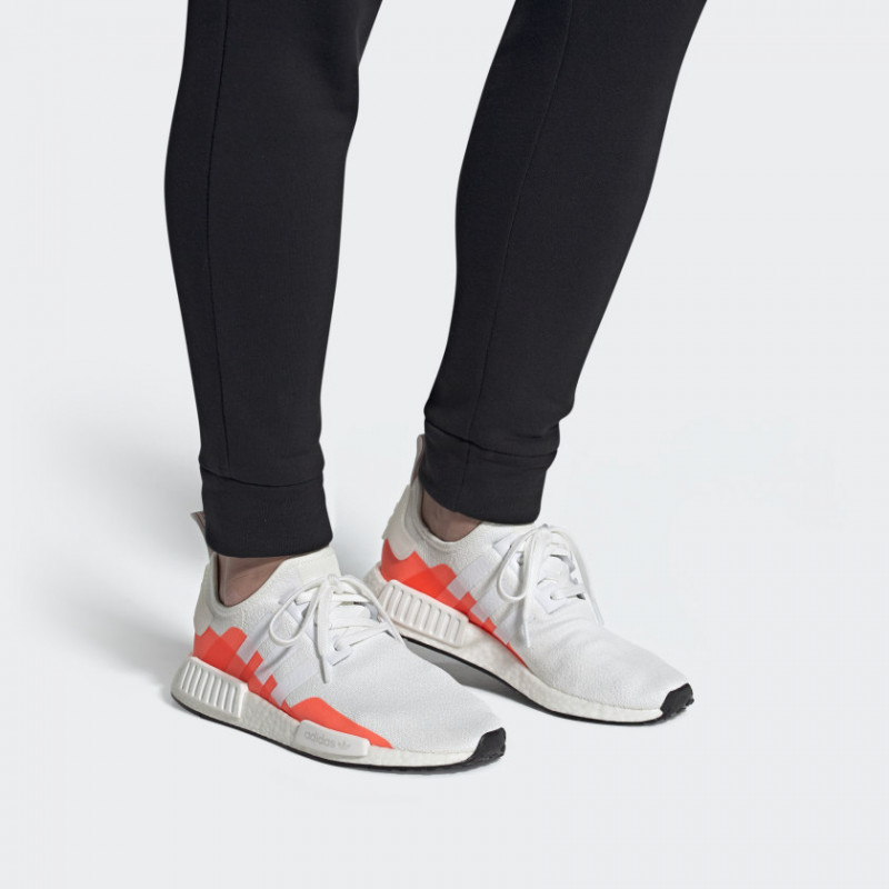 SEPATU SNEAKERS ADIDAS NMD_R1