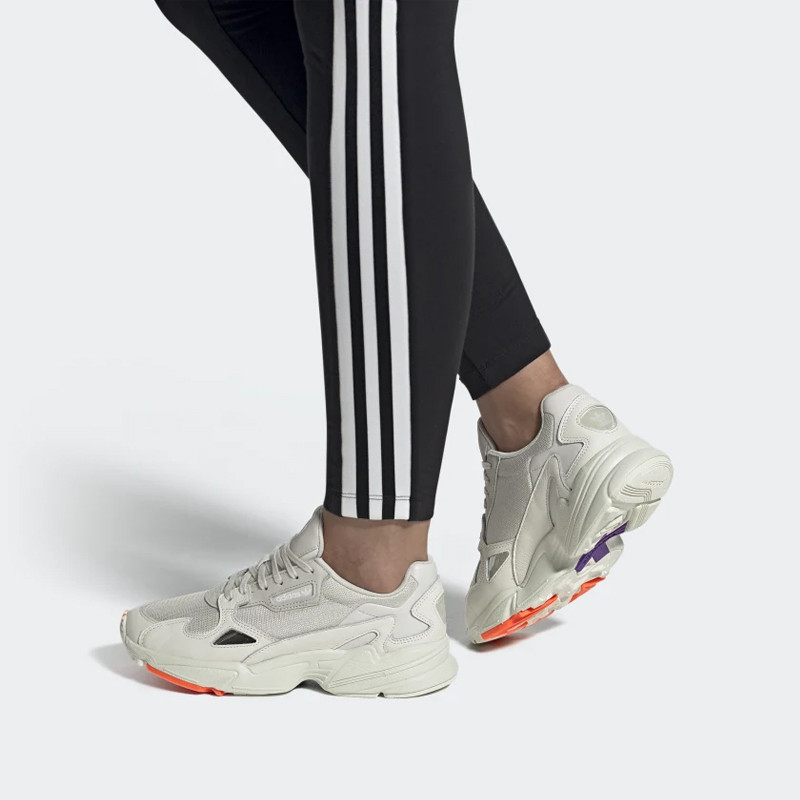 SEPATU SNEAKERS ADIDAS Wmns Falcon