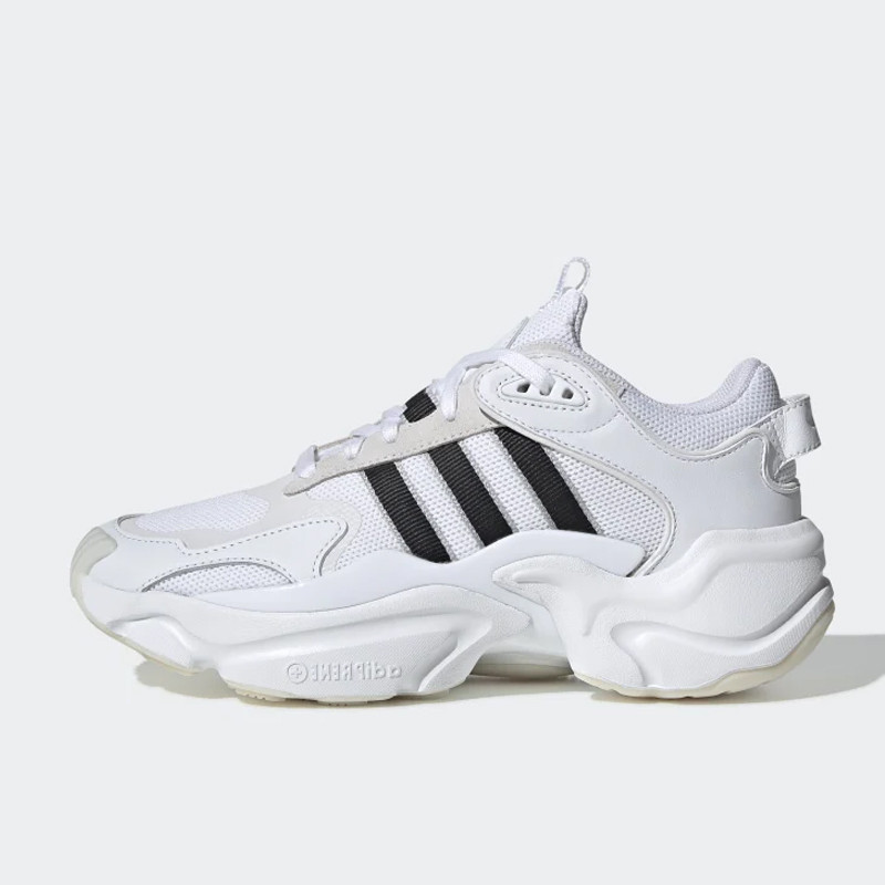 SEPATU TRAINING ADIDAS Wmns Magmur Runner