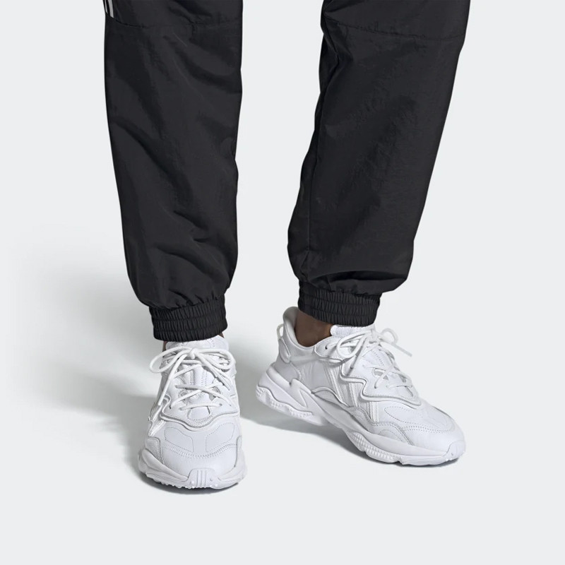SEPATU SNEAKERS ADIDAS Ozweego