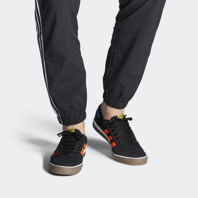 SEPATU SNEAKERS ADIDAS Lucas Premiere 