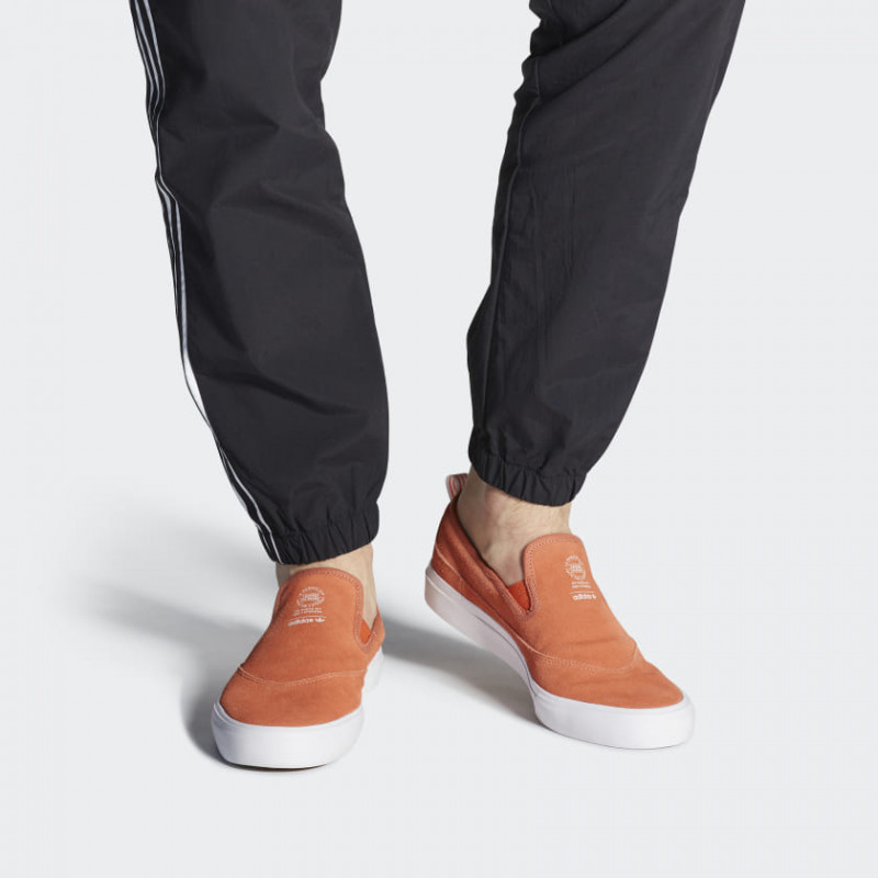 SEPATU SNEAKERS ADIDAS Matchcourt Slip-On