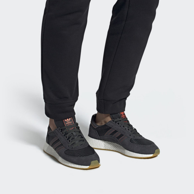 SEPATU SNEAKERS ADIDAS Marathon Tech