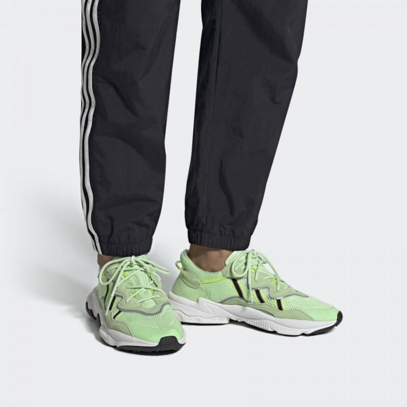 SEPATU SNEAKERS ADIDAS Ozweego