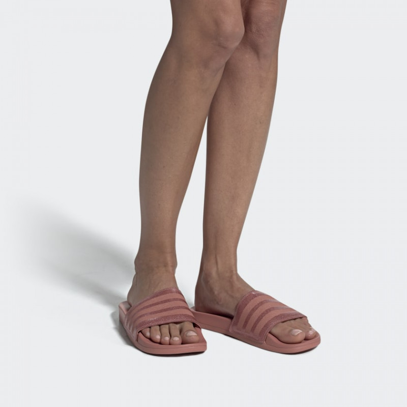 Jual SANDAL SNEAKERS Wanita ADIDAS Wmns Adilette Comfort Slides Raw Pink  Original | Termurah di Indonesia | Ncrsport.com