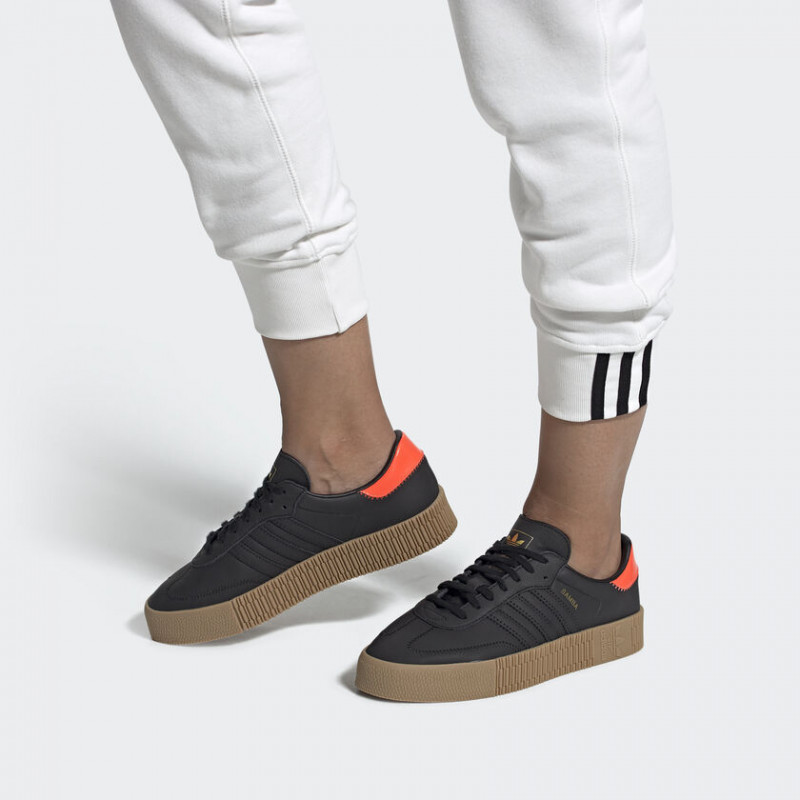 SEPATU SNEAKERS ADIDAS Wmns Sambarose